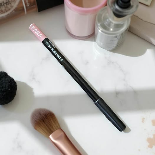 LIP LINER IN COLOR BORN WIT IT