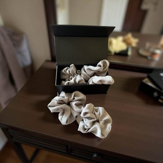 BEIGE FRENCHIE SET OF 6 SCRUNCHIES