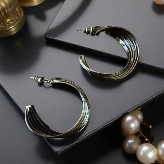 DARK SILVER TWISTED HOOPS