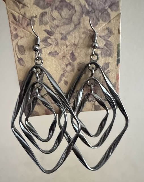 DARK SILVER DIAMOND HAMMERED EARRINGS