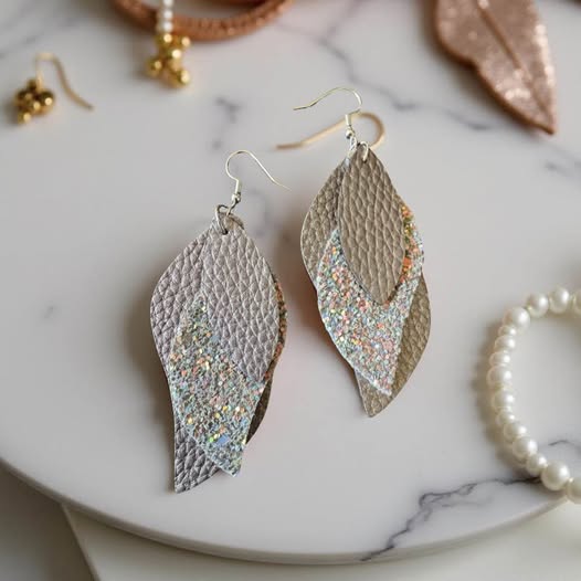 LEAF LEATHER WITH SPARKLE EARRINGS