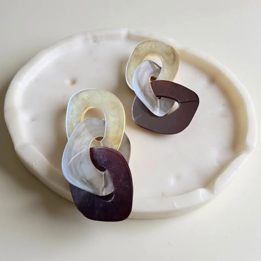 80'S STYLE ACRYLIC EARRINGS