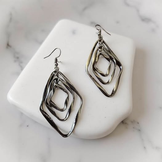 DARK SILVER DIAMOND HAMMERED EARRINGS