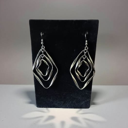 DARK SILVER DIAMOND HAMMERED EARRINGS