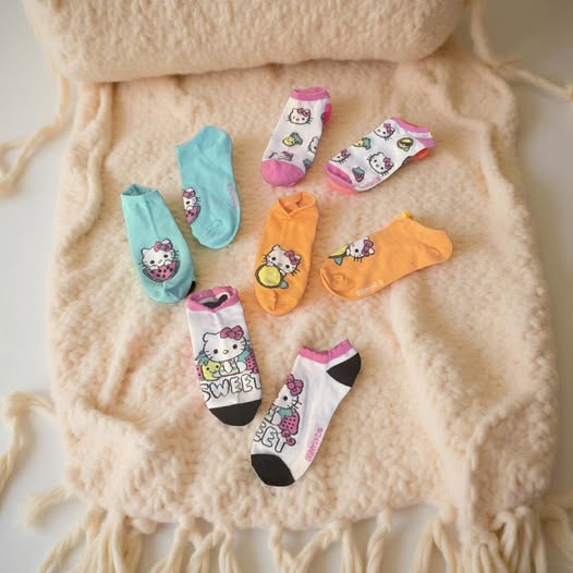 HELLO KITTY SOCKS SET OF 4