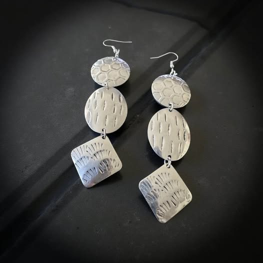 SILVER HAMMERED DANGLER EARRINGS