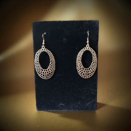 GOLD TEAR DROP EARRINGS