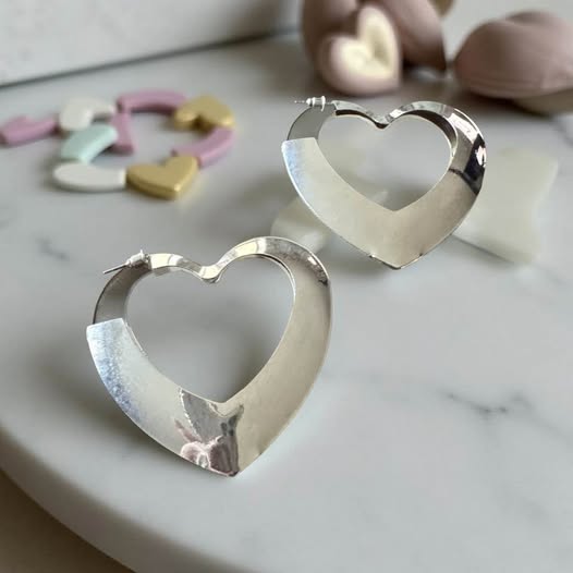PUFFY SILVER HEART HOOPS