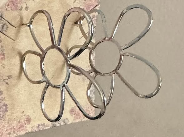 SILVER DAISY EARRINGS