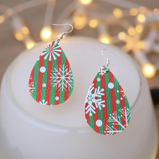 SNOW FLAKE LEATHER EARRINGS