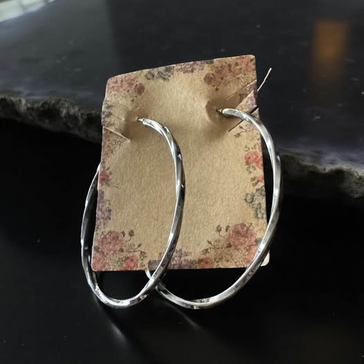 DARK SILVER BIT OF TWIST HOOPS