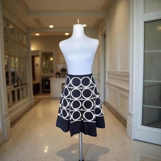 MIDNIGHT BLUE PLEATED SKIRT SIZE 2