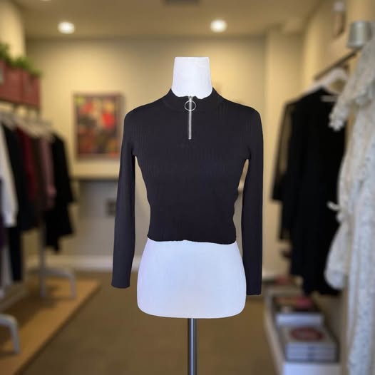 BLACK CROP SWEATER SIZE S