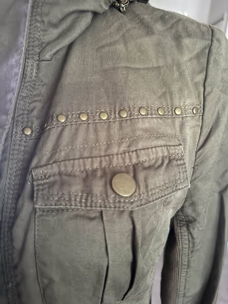ARMY GREEN HOODED JACKET SIZE M