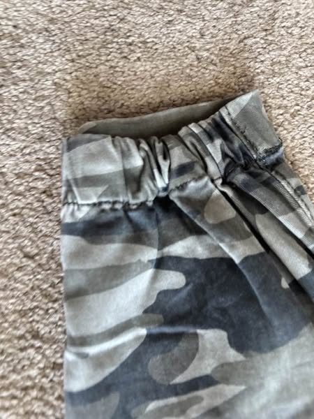 ARMY CAMOUFLAGE PANTS SIZE 6