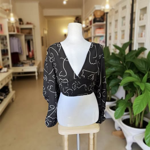 SWIRL BLACK TOP SIZE M