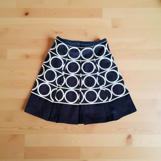 MIDNIGHT BLUE PLEATED SKIRT SIZE 2