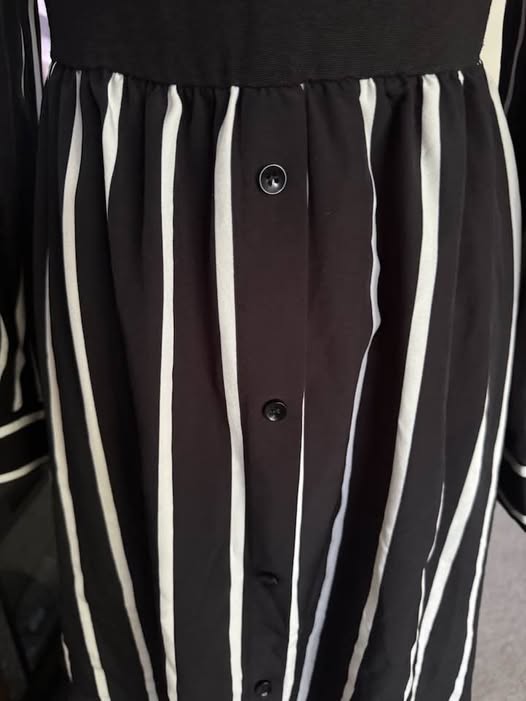 BLACK/WHITE PINSTRIPE DRESS SIZE S
