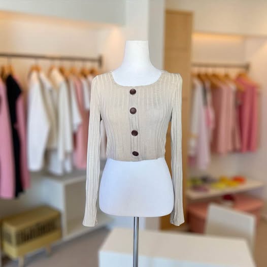 TAN CROP SWEATER SIZE M