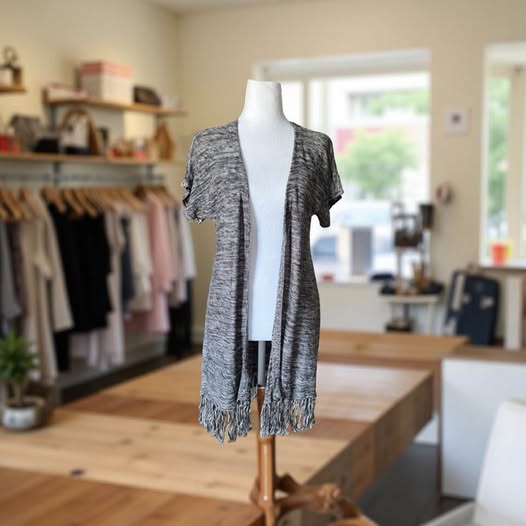 MULTI GREY SHORT SLEEVE CARDIGAN SIZE M
