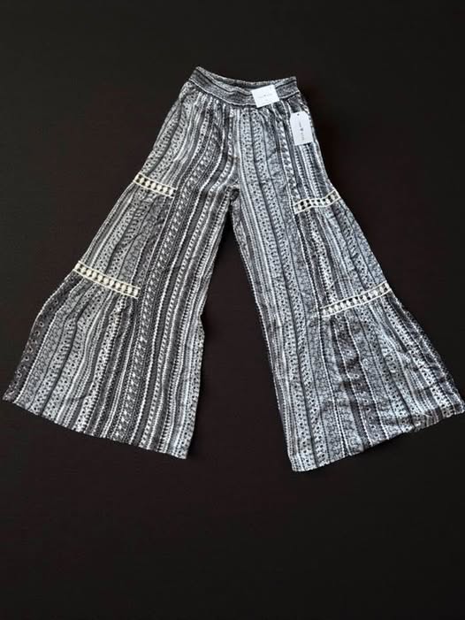 BLACK/WHITE WIDE LEG PANTS SIZE S
