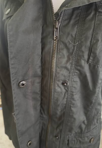 ARMY GREEN HOODED JACKET SIZE M