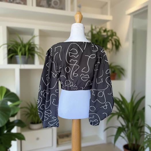 SWIRL BLACK TOP SIZE M