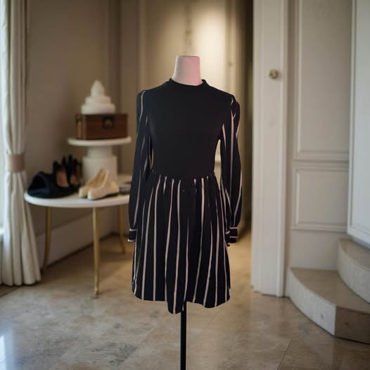 BLACK/WHITE PINSTRIPE DRESS SIZE S