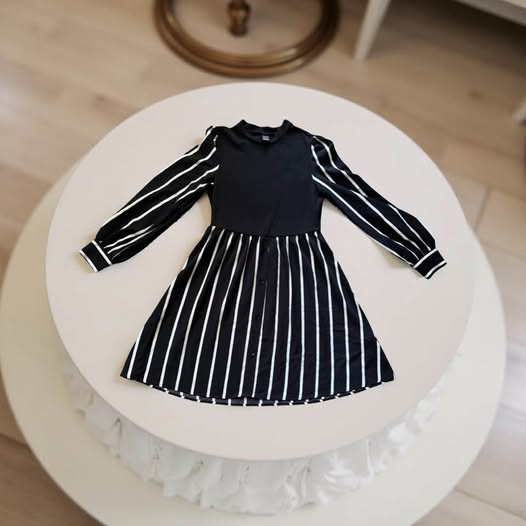 BLACK/WHITE PINSTRIPE DRESS SIZE S