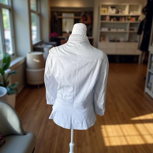 WOMEN'S JACKET SIZE 4