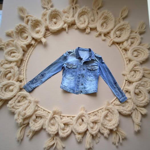 EMBROIDERED JEAN JACKET SIZE S
