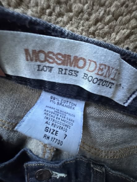 MOSSIMO DENIM BOOTCUT JEANS SIZE 7