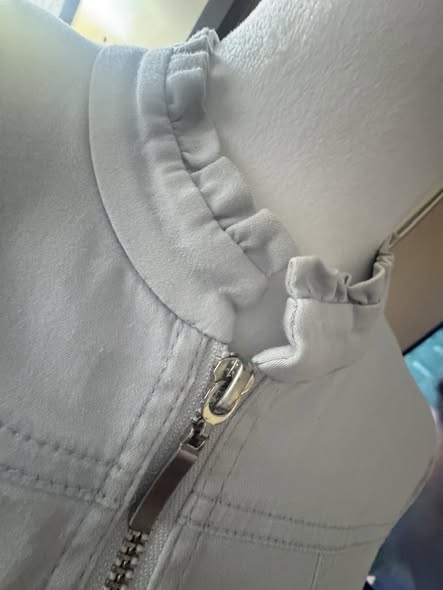 WOMEN'S JACKET SIZE 4