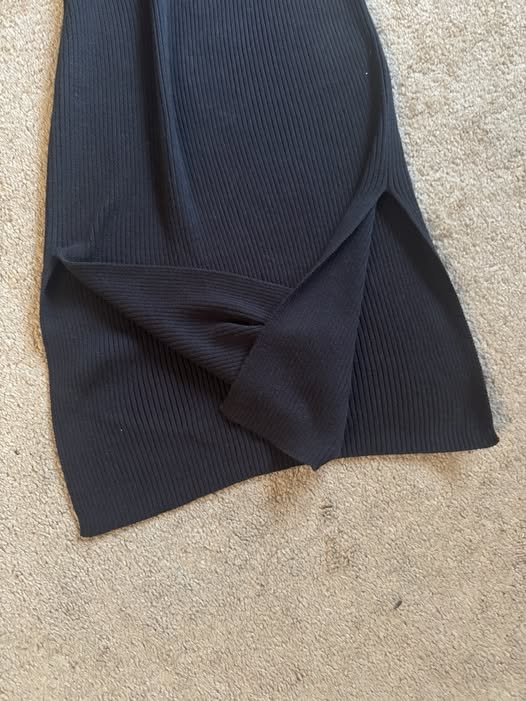 LONG BLACK SWEATER DRESS SIZE XS