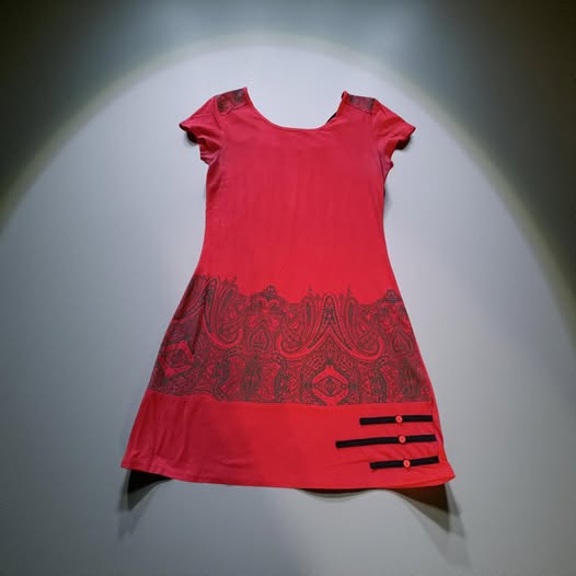 RED CRISS CROSS DRESS SIZE M