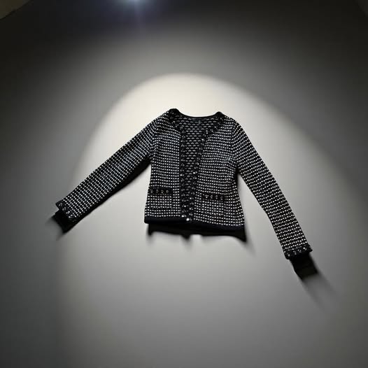 BLACK/WHITE SWEATER SIZE S
