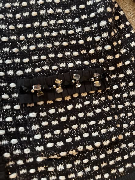 BLACK/WHITE SWEATER SIZE S