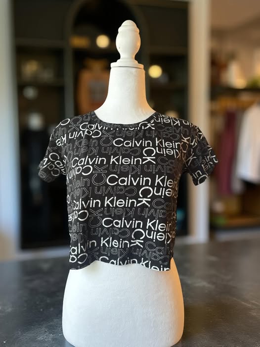 CALVIN KLEIN CROP TOP SIZE M