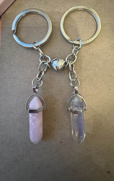 CLEAR CRYSTAL AND PINK QUARTZ MAGNETIC KEYCHAIN