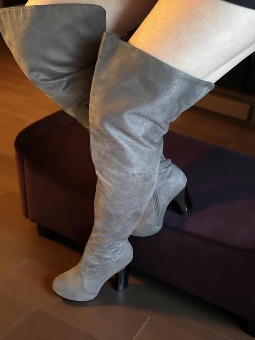 THIGH HIGH BOOTS SIZE 5.5