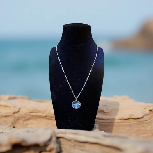 BLUE CRYSTAL NECKLACE - Beauty&Beyond