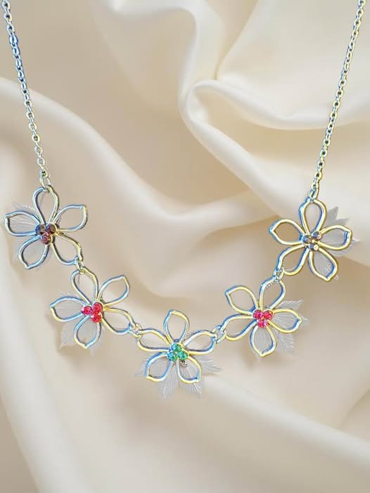 MULTI FLOWER NECKLACE - Beauty&Beyond