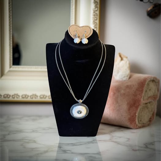 WHITE CRACKLE STONE NECKLACE - Beauty&Beyond