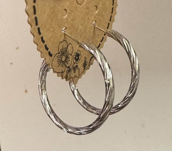 SMALL TWIST HOOPS