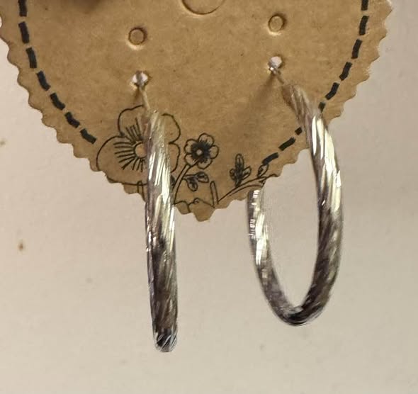 SMALL TWIST HOOPS