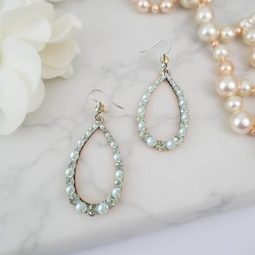 DIAMONS AND PEARLS EARRINGS