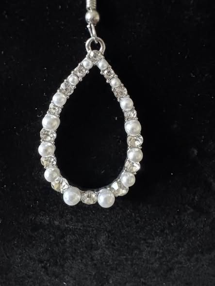 DIAMONS AND PEARLS EARRINGS