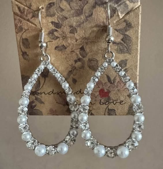 DIAMONS AND PEARLS EARRINGS