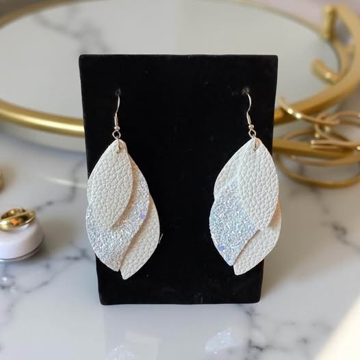 LEATHER WHITE/MERMAID EARRINGS