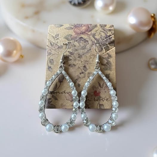 DIAMONS AND PEARLS EARRINGS